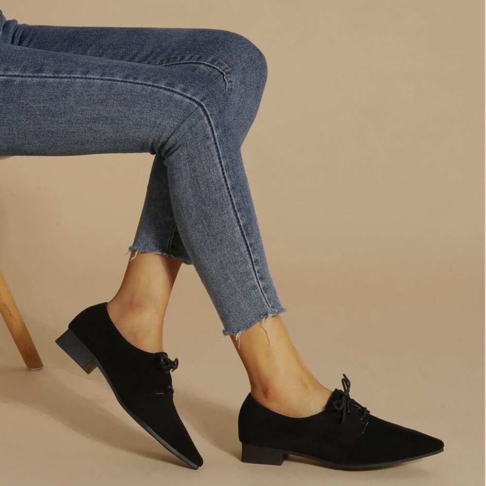 Minimalist Lace Up Front Point Toe Oxfords - womens 9.5